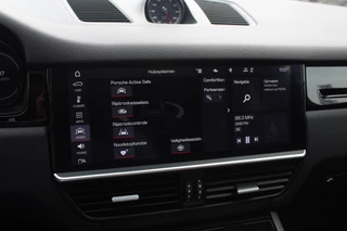 Porsche Cayenne Porsche Cayenne Coupé 3.0 / Trekhaak / Panoramadak / Camera / Luchtvering / 22'' / Bose / Stoelventilatie / Sportchrono / Stoelverwarming / DAB / ACC - afbeelding nr 25