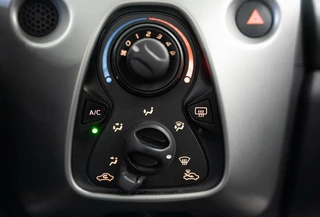 Toyota Aygo Aygo X-play | Automaat | All-Weather Banden | 2e eigenaar - afbeelding nr 13