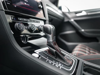 Volkswagen Golf Volkswagen Golf 2.0 TSI GTI Performance Pano Keyless Virtual Trekhaak - afbeelding nr 32