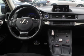 Lexus CT Lexus CT 200h 25th Edition / Camera / Schuifdak / Alcantara / Navigatie / 16'' / Getint glas / Stoelverwarming / Cruise Control - afbeelding nr 9
