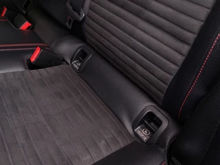 Mercedes-Benz GLA Mercedes-Benz GLA 180 122pk Automaat Business Solution AMG | Origineel NL | Navi | Clima | Cruise | Keyless Entry | Pdc V+A+Assist+Camera | Licht+Regensensor | Stoelverwarming | 18''lm - afbeelding nr 32