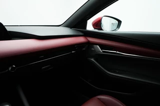 Mazda 3 Mazda 3 2.0 e-SkyActiv-X Luxury automaat i-Activesense pakket met Sunroof en rood leer pakket : dealer onderhouden en 24 maanden verlengde garantie - afbeelding nr 53