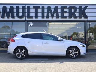 Volvo V40 Volvo V40 1.5 T3 Polar+ Sport R-Design, Pano, Cam, Standkachel, dealer onderhoud - afbeelding nr 2