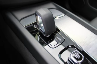 Volvo XC60 Volvo XC60 2.0 T8 Plug-in hybrid AWD Plus Dark | Luchtvering | 360 | H&K | Trekhaak - afbeelding nr 13