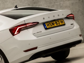 Škoda Octavia Škoda Octavia 1.0 e-TSI Sport Automaat (APPLE CARPLAY, GROOT NAVI, CAMERA, GETINT GLAS, SPORTSTOELEN, STOELVERWARMING, KEYLESS, CRUISE, NIEUWE APK, NIEUWSTAAT) - afbeelding nr 11