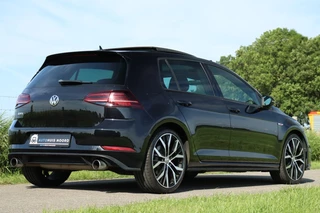 Volkswagen Golf Volkswagen Golf 7.5 GTI DSG / Vol Opties! / 230PK! / DSG / ACC / Pano / Virtual Cockpit / Camera / Keyless / Navi / 19