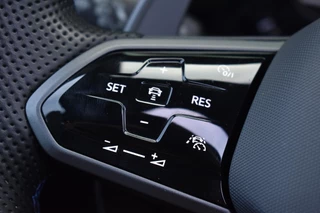 Volkswagen Golf Volkswagen Golf 1.5 eTSI R-Line Pano HUD H&K Lane Camera - afbeelding nr 29