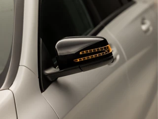 Mercedes-Benz CLA Mercedes-Benz CLA 180 AMG Sport Automaat (SCHUIFDAK, APPLE CARPLAY, GROOT NAVI, LEDER/ALCANTARA, STOELVERWARMING, SPORTSTOELEN, CRUISE, KEYLESS START, NIEUWSTAAT) - afbeelding nr 32