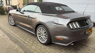 Ford Mustang Convertible 2.3 317PK Handgeschakeld Leder Stoelkoeling Navi Camera