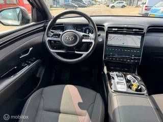 Hyundai Tucson Hyundai Tucson 1.6 T MHEV BlackLine 4WD Automaat , Trekhaak 1.650kg Trekgewicht ,  Panorama Dak , Stoel & Stuur verwarming ,  Navigatie & Camera , Parkeerhulp voor & achter, Keyless entry , Electr Achter klep , IQ telefoonlader - afbeelding nr 13
