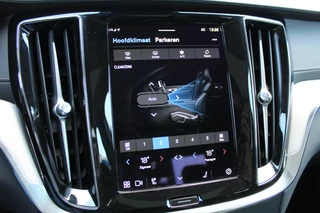 Volvo S60 Volvo S60 2.0 Recharge T8 AWD Ultimate Dark | Schuif/Kantel dak | Head-up | H/K | BLIS | Leder | Pilot Assist - afbeelding nr 17