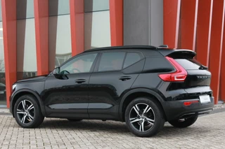 Volvo XC40 Volvo XC40 T3 R-Design | Parkeercamera | Stoelverwarming | Glossy Black | Keyless - afbeelding nr 3