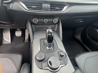 Alfa Romeo Stelvio Alfa Romeo Stelvio 2.0t Q4 Veloce 280pk, pano, 20 inch! - afbeelding nr 12