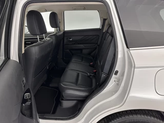 Mitsubishi Outlander Aut. * FULL-LEATHER | KEYLESS | ROCKFORD-AUDIO | FULL-LED | TOPVIEW-CAMERA | NAVI-FULLMAP | SHIFT-PADDLES | ECC | PDC | CRUISE | DAB+ | COMFORT-SEATS | 18''ALU* - afbeelding nr 9