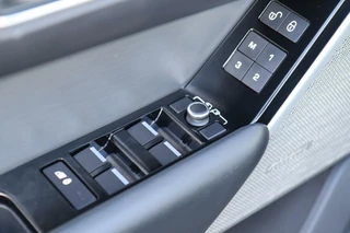 Land Rover Range Rover Velar Land Rover Range Rover Velar 3.0 V6 SC AWD R-Dynamic HSE 381 PK A cruise|Carplay|Matrix|Panoschuifdak|Digidash|Camera|Massage|Kahn LMV 22