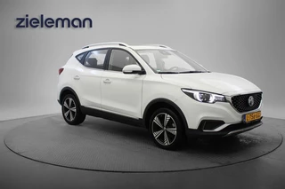 MG ZS Luxury 45 kWh - Panorama, Carplay, Leer, Camera, Stoelverw.