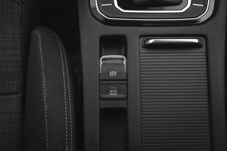 Volkswagen Passat Volkswagen Passat 1.5 TSI COMFORT BNS. - afbeelding nr 17