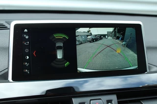 BMW X1 BMW X1 sDrive18i 141pk AUTOMAAT NL-Auto 74.942km Clima Cruise Navi Camera HUD Keyless El. Klep 17