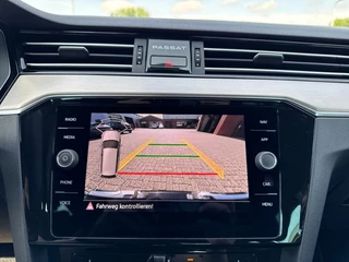 Volkswagen Passat Volkswagen Passat Variant 2.0 TDI DSG R-LINE CAMERA/NAVI/ACC/E-KLEP/CARPLAY/STOELVERW - afbeelding nr 24