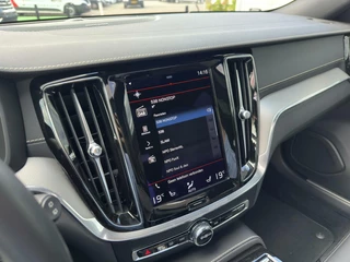 Volvo V60 Volvo V60 2.0 T6 PHEV AWD Plus Dark|PANO|TREK|H&K|PILOT|CARPLAY - afbeelding nr 31