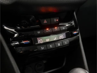Peugeot 2008 Automaat (APPLE CARPLAY, NAVIGATIE, CLIMATE, LEDER, CRUISE, SPORTSTOELEN, PARKEERSENSOREN, CRUISE, NIEUWE APK, NIEUWSTAAT) - afbeelding nr 9