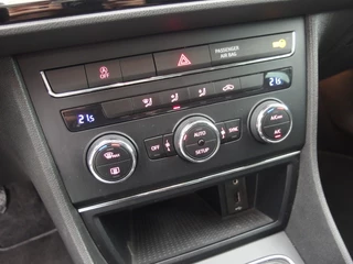 SEAT Leon TREKHAAK / NAVI / CLIMA / CARPLAY / PDC / BLUETOOTH / CRUISE / NL-AUTO - afbeelding nr 12