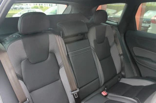 Volvo XC60 Volvo XC60 T6 Recharge AWD R-Design | Panoramadak | Parkeercamera | HUD | Pilot Assist | BLIS | Stoelverwarming | Trekhaak | Glossy Black | Keyless - afbeelding nr 21