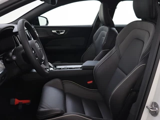 Volvo V60 Volvo V60 2.0 B4 Plus Dark | Trekhaak | Schuif-/Kanteldak | H&K Audio | - afbeelding nr 13