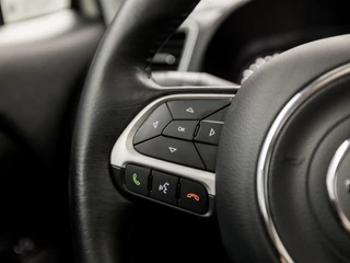 Jeep Renegade Jeep Renegade 1.4 MultiAir Longitude 141Pk Automaat (PANORAMADAK, NAVIGATIE, CRUISE, GETINT GLAS, SPORTSTOELEN, BLUETOOTH, PARKEERSENSOREN, NIEUWE APK, NIEUWSTAAT) - afbeelding nr 19