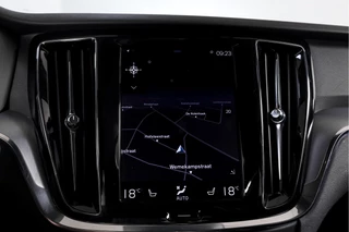 Volvo V60 Volvo V60 2.0 B3 163 PK Essential Edition - Automaat | Dig. Cockpit | Cruise | Stoel-+Stuurverw. | PDC | NAV + App. Connect | ECC | Elek. Klep | DAB | LM 17