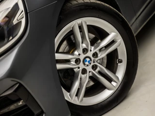 BMW 2 Serie Automaat (GROOT NAVI, M PAKKET, HEAD-UP DISPLAY, LEDER, SFEERVERLICHTING, GETINT GLAS, SPORTSTOELEN, DIGITAL COCKPIT, CRUISE, NIEUWE APK, NIEUWSTAAT) - afbeelding nr 15