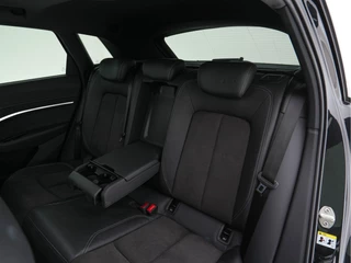 Audi e-tron Audi e-tron 50 Quattro S-Line Launch-Edition-Black 71 kWh (INCL-BTW) *PANO | LEATHER-MICROFIBRE | DIGI-COCKPIT | FULL-LED | MEMORY-PACK | ADAPTIVE-CRUISE | HEATED-SPORTSEATS | NAVI-FULLMAP | KEYLESS | SHIFT-PADDLES | 20