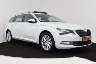 Škoda Superb Skoda Superb Combi 1.5 TSI ACT Ambition Business (PANORAMADAK, STOELVERWARMING, TREKHAAK, ELEKTR STOELEN, NAVIGATIE, NL-AUTO) - afbeelding nr 20