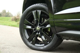 Škoda Karoq Skoda Karoq 1.5 TSI / 150 PK / DSG / Sportline / Black Edition / Panorama / Virtual Cockpit / Camera / Cruise Control / Trekhaak / 18