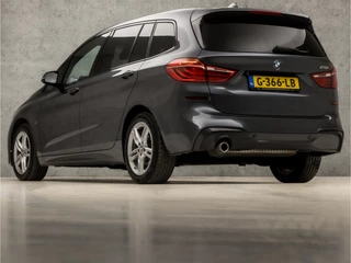 BMW 2 Serie Automaat (GROOT NAVI, M PAKKET, HEAD-UP DISPLAY, LEDER, SFEERVERLICHTING, GETINT GLAS, SPORTSTOELEN, DIGITAL COCKPIT, CRUISE, NIEUWE APK, NIEUWSTAAT) - afbeelding nr 3