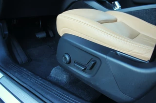 Volvo XC40 ➡️ Volvo XC40 1.5 T5 Recharge Inscription 262 pk | 1e eigenaar | 19 inch | Camera | Dakraam | LED | DAB | Trekhaak | Voorruit verwarming | Telefoon lader | NL auto | inc BTW | - afbeelding nr 32
