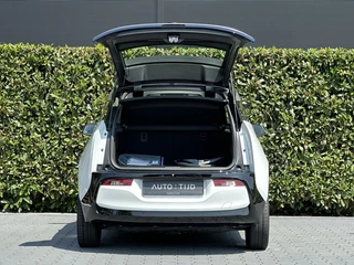 BMW i3 BMW i3 120Ah 42 kWh, PANO, NAVI, CRUISE, LED, ECC-AIRCO, CAMERA, STOELVERWARMING, LICHTMETAAL 18