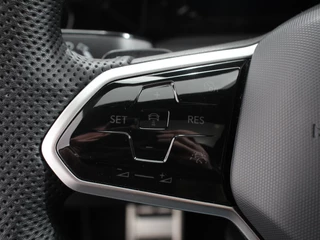 Volkswagen Golf Volkswagen Golf 1.5 eTSI 150pk DSG R-Line | Panorama dak | Navigatie | Apple Carplay/Android Auto | Climate Control | Camera | Dab | Extra Getint Glas | Adaptive Cruise Control | Virtual Cockpit | Lichtmetalen Velgen - afbeelding nr 15
