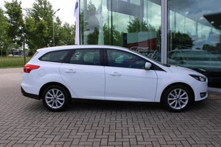 Ford Focus Ford Focus Wagon 1.0 EcoBoost Titanium | Navigatie | Climate Control | Cruise Control | Lichtmetalen Velgen | Voorruitverwarming - afbeelding nr 5