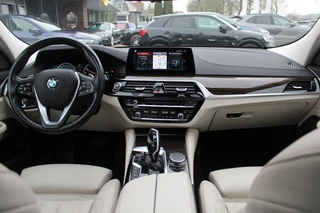 BMW 6 Serie BMW 6 Serie Gran Turismo 630i High Exe. Edition 68.661 km! / Panoramadak / 360Camera / Head-up / Luchtvering / 20'' / Luxe Leder / Safety Pack / Luxury Line / Navigatie / Stoelverwarming - afbeelding nr 2