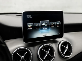 Mercedes-Benz CLA Automaat (GROOT NAVI, CLIMATE, LEDER/ALCANTARA, STOELVERWARMING, SPORTSTOELEN, SFEERVERLICHTING, GETINT GLAS, XENON, CRUISE, NIEUWE APK, NIEUWSTAAT) - afbeelding nr 24