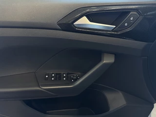 Volkswagen T-Cross Volkswagen T-Cross DE VERNIEUWDE T-CROSS 116PK VIR.COCKPIT LMV CARPLAY 2024 