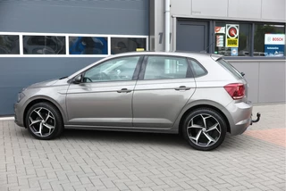 Volkswagen Polo Volkswagen Polo 1.0 TSI 95 PK Comfortline , Trekhaak , Stoelverwarming , Navigatie , Parkeersensoren , Climate control , 17