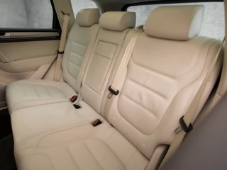 Volkswagen Touareg Volkswagen Touareg 3.0 TDI Sport 263Pk Automaat (PANORAMADAK, NAVIGATIE, LUCHTVERING, DYNAUDIO, STUUR/STOELVERWARMING, LEDEREN SPORTSTOELEN, TREKHAAK, ADAPTIVE CRUISE, XENON, CAMERA, NIEUWE APK, NIEUWSTAAT) - afbeelding nr 17