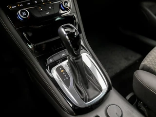 Opel Astra Opel Astra Sports Tourer 1.4 Innovation 150Pk Automaat (APPLE CARPLAY, GROOT NAVI, CLIMATE, CAMERA, LEDER, SPORTSTOELEN, ADAPTIVE CRUISE, PARKEERSENSOREN, LANE ASSIST, NIEUWE APK, NIEUWSTAAT) - afbeelding nr 10