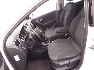 Volkswagen Polo Volkswagen Polo 1.0 BlueMotion Edition AUTOMAAT / NAVI / AIRCO / CRUISE / PDC / BLUETOOTH / NL-AUTO - afbeelding nr 22