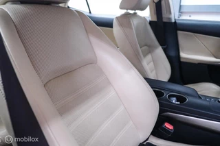 Lexus IS Lexus IS 300h Luxury Line | Dealer OH | Camera | Stoel + stuurwiel verwarming | Clima | LED | rijklaarprijs | - afbeelding nr 4