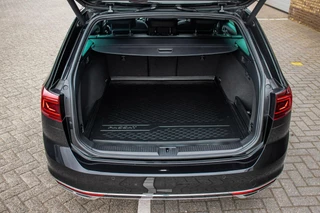 Volkswagen Passat Volkswagen Passat Variant 2.0 TSI R-Line Business+, Pano - afbeelding nr 30