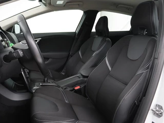 Volvo V40 Volvo V40 2.0 T2 Nordic+ | Stoelverwarming | Trekhaak |  Standkachel | Navigatie | Full LED | Verwarmde voorruit | Bluetooth | Climate control - afbeelding nr 5