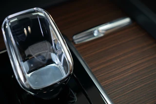 Volvo XC60 Volvo XC60 2.0 T8|455PK AWD|Org NL|1ste Eig|Ultimate Bright|Luchtv.|Bowers & Wilkins|Trekhaak|Head-Up|Pano|Crystal|Dealer Onderhouden - afbeelding nr 14